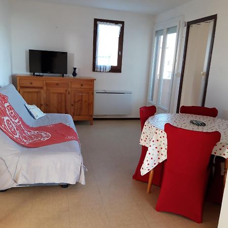 Appt 2 Ou 4 Personnes Avec Piscine, Tennis Et Parking Prive Fleury  Eksteriør billede