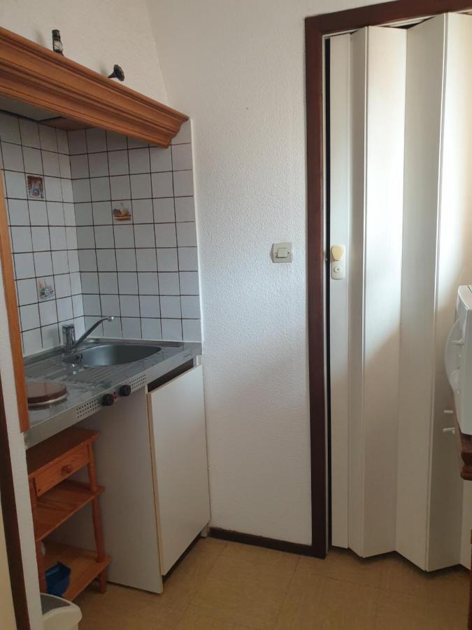 Appt 2 Ou 4 Personnes Avec Piscine, Tennis Et Parking Prive Fleury  Eksteriør billede