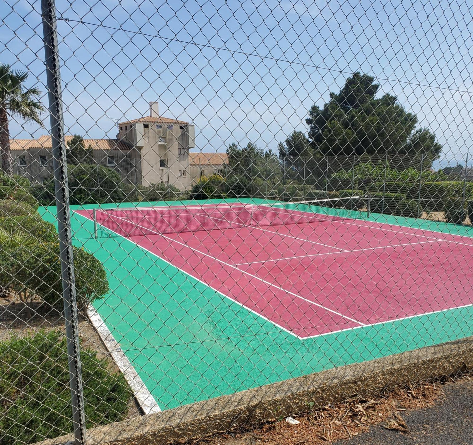 Appt 2 Ou 4 Personnes Avec Piscine, Tennis Et Parking Prive Fleury  Eksteriør billede